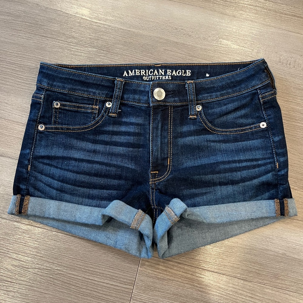 American Eagle Super Stretch Shorties Size 6